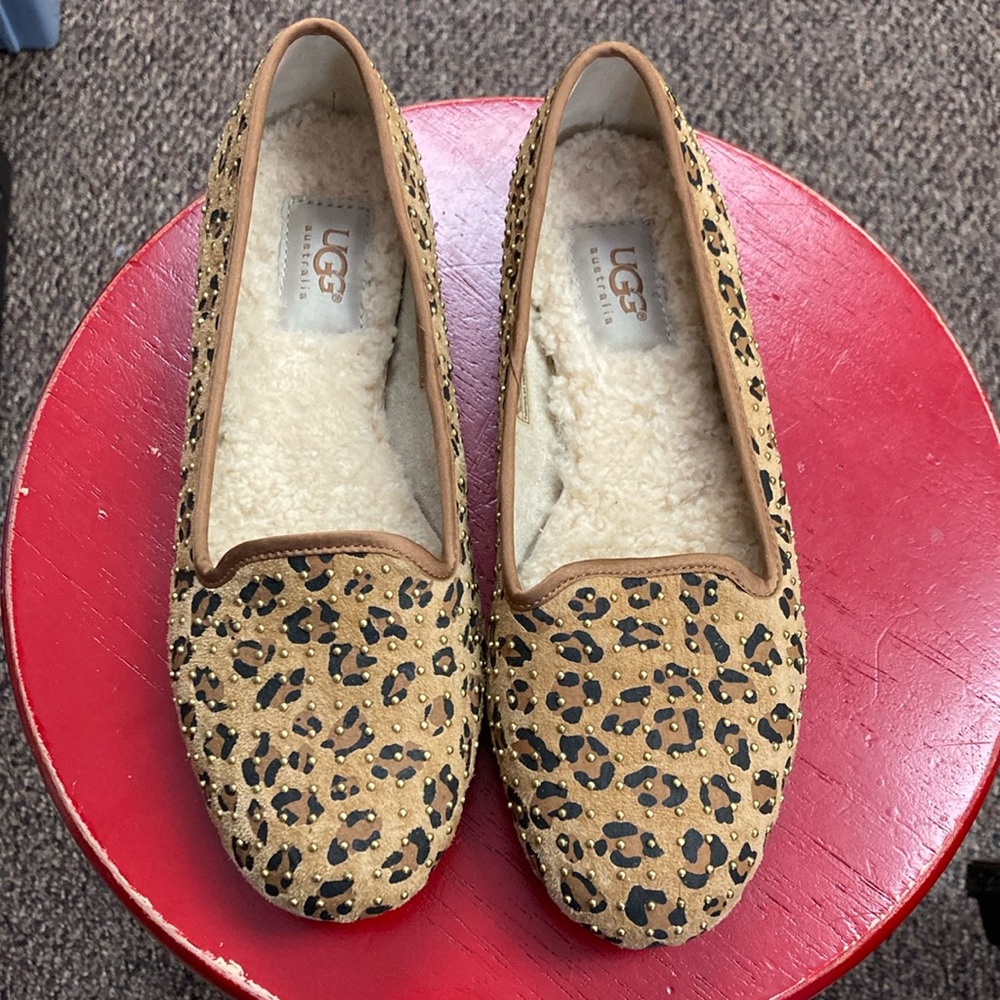 UGG Alloway Women’s Shoes Size 6 EUC Leather Leopard Print with Gold studs